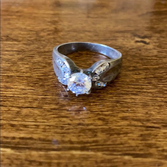 Sterling silver and CZ stone ring - Picture 2 of 4